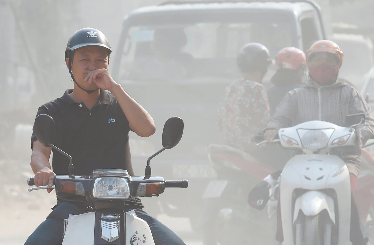 Khong khi Ha Noi o nhiem bao dong