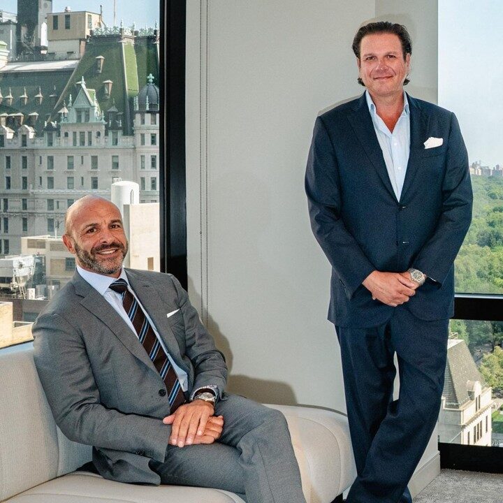 Anthony Hayes Kyle Wool chi 750.000 USD thuê văn phòng Trump để kiếm triệu đô từ crypto