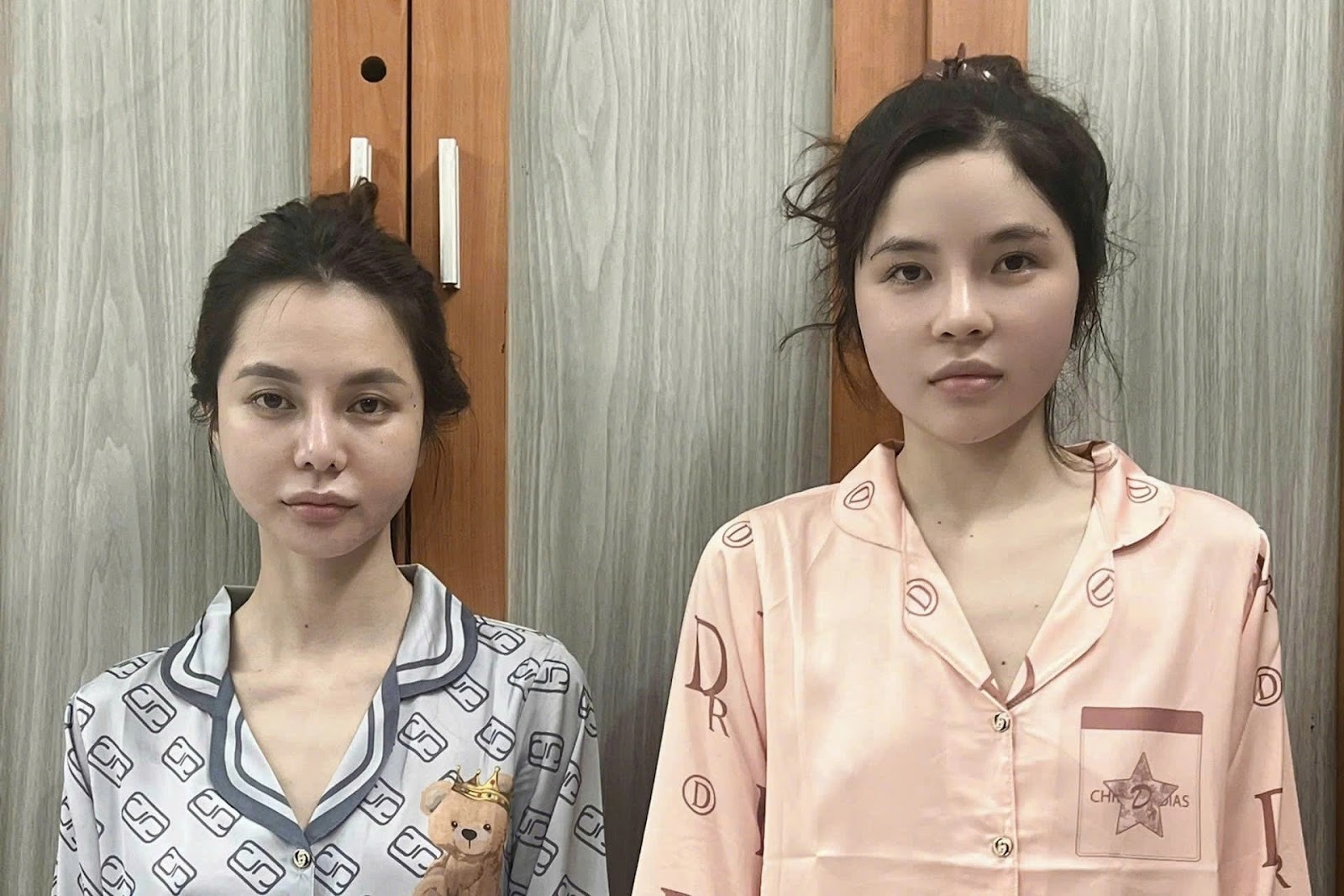 Bùi Thị Tâm Tuyền (bên trái), Huỳnh Thị Hoàng Quyên đóng vai trò dụ dỗ người để bán cho các trung tâm tại Campuchia