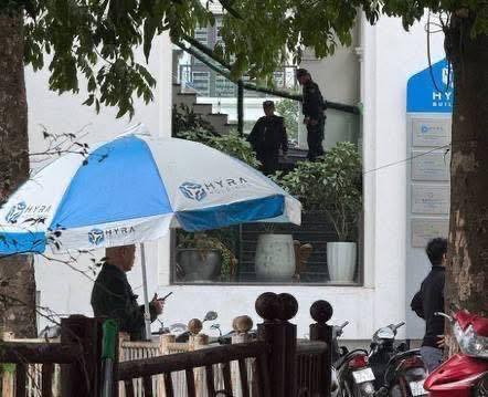 Hình ảnh lan truyền về việc công an xuất hiện tại trụ sở Hyra