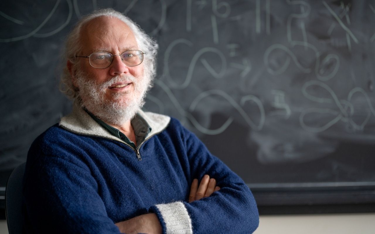 Peter Shor chứng minh lượng tử có thể bẻ khóa các phương pháp mã hóa tiêu chuẩn